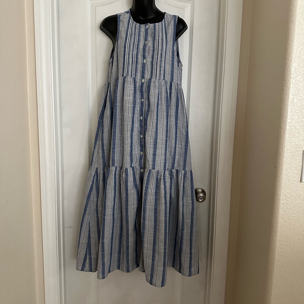Lulu’s Hit The Beach Blue Striped Button-up Tiered Midi Dress. Size Small.